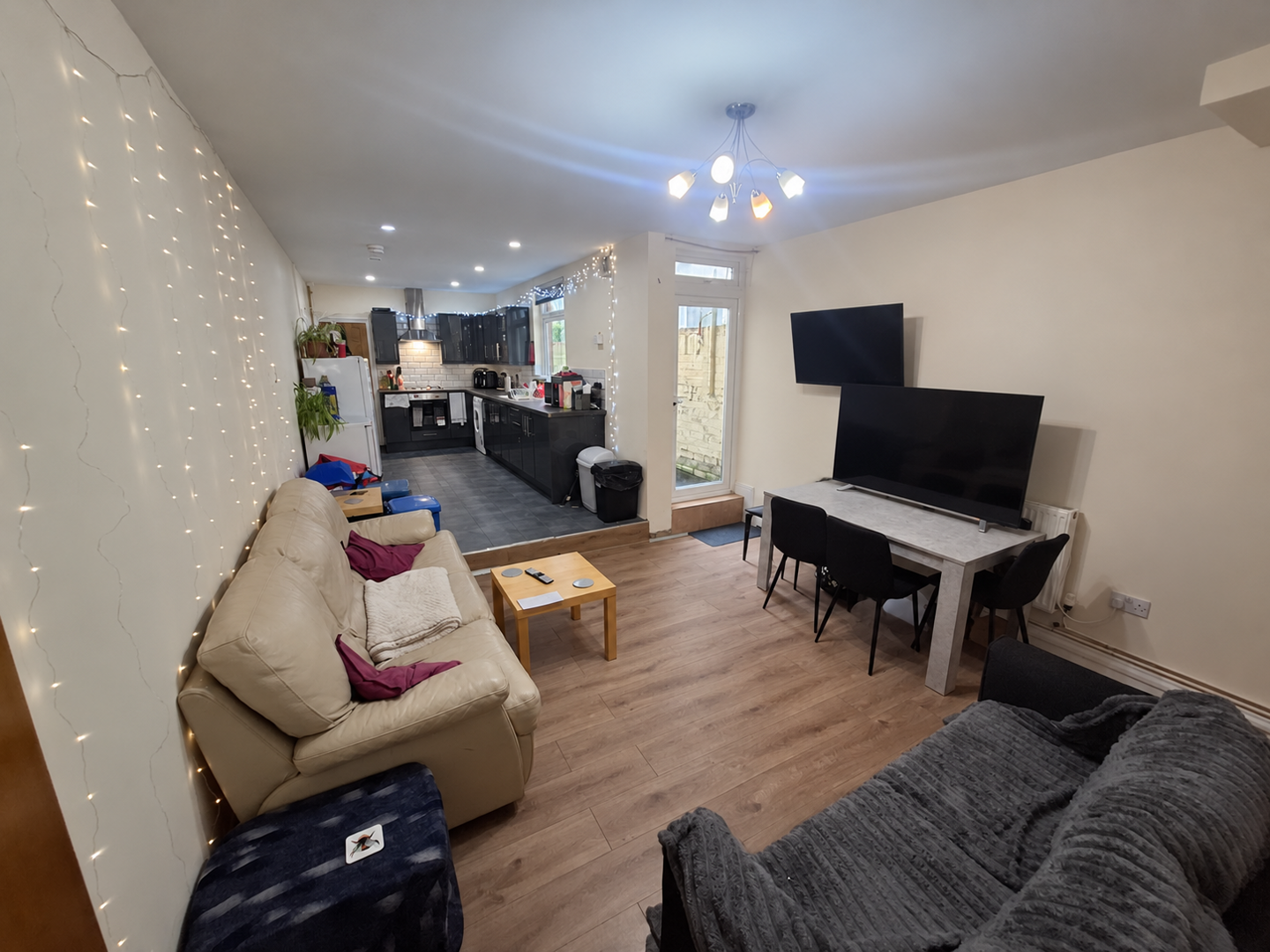 5 bed property in Dalton Street, Cardiff